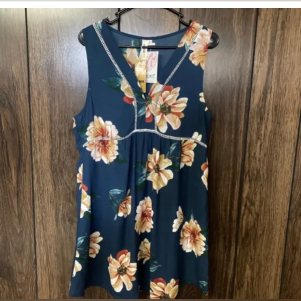 Moxie Boutique Lara Large Tunic Top Blue Floral NWT